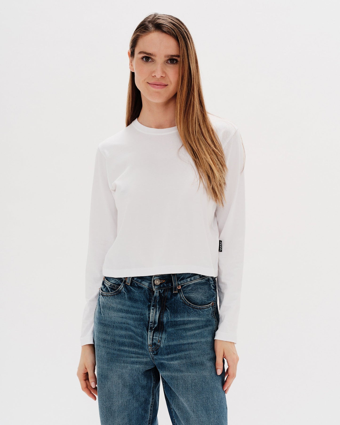 Woman wearing a white long-sleeve crop top