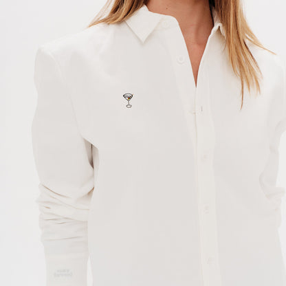 Woman wearing a white shirt with a Martini embroidery