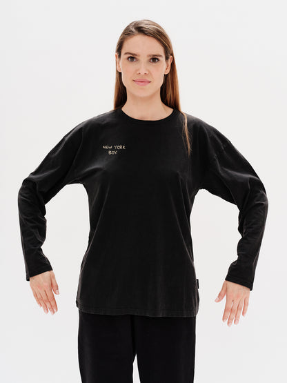 Woman wearing a black long-sleeve t-shirt with a New York embroidery