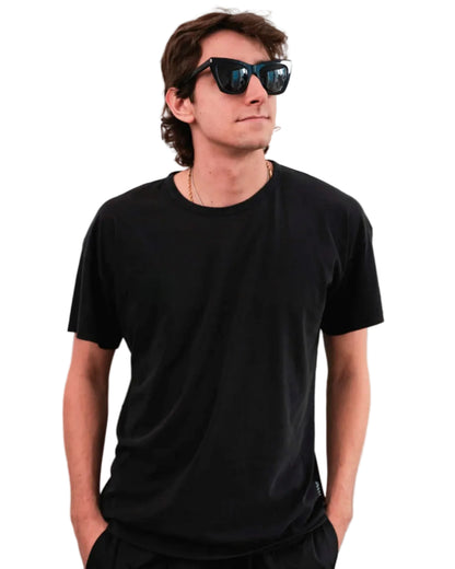 Man wearing a black t-shirt and sunglasses