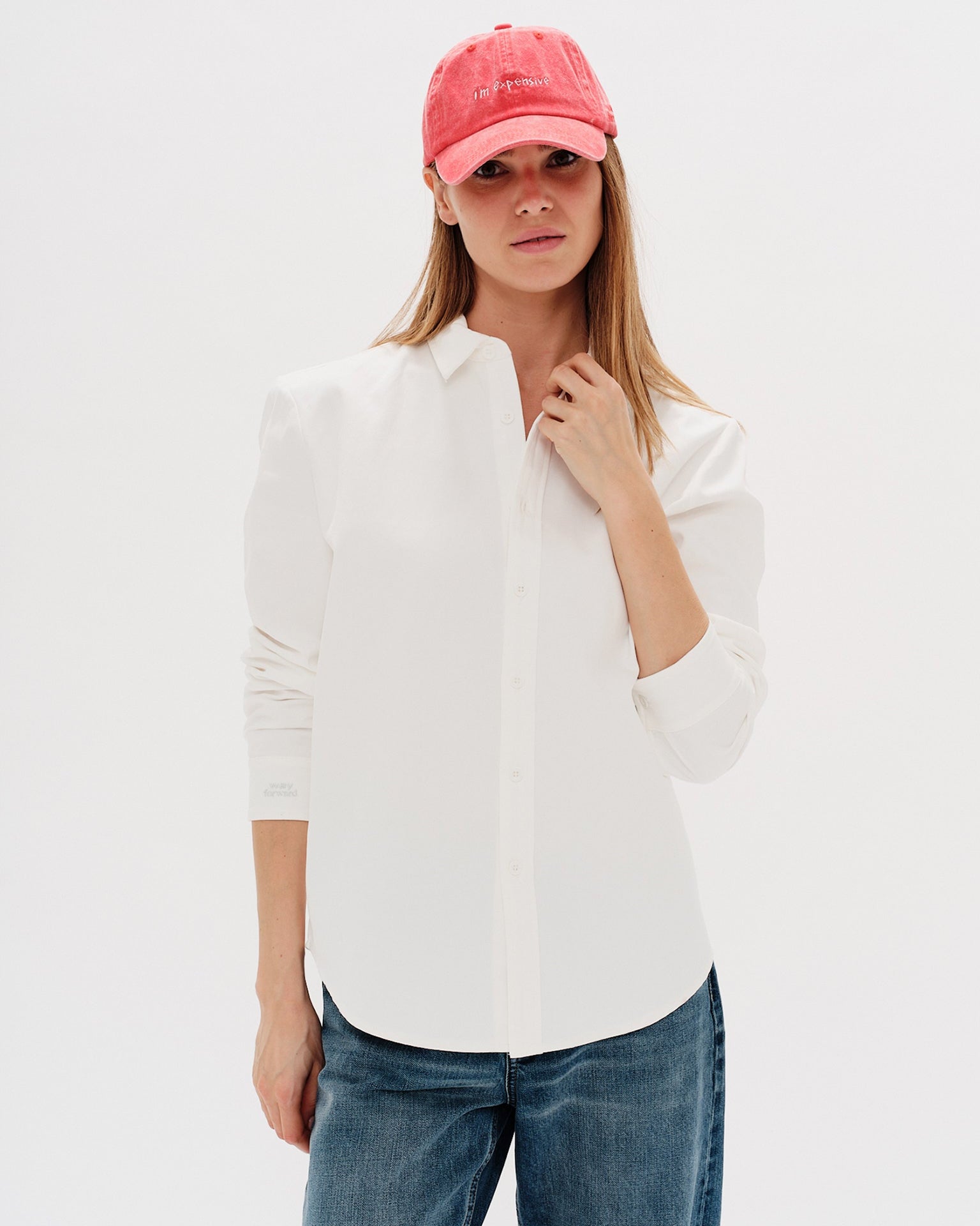 Woman wearing a White shirt